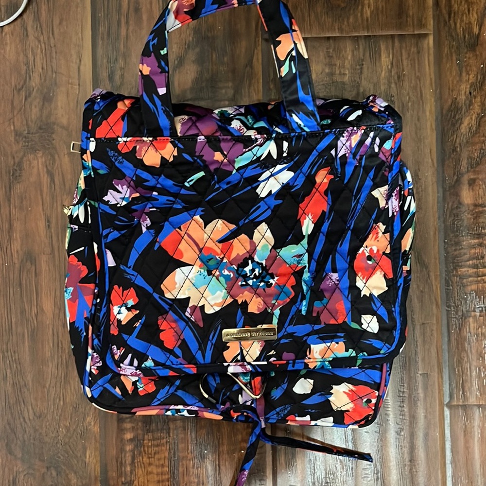 Women’s cosmetic travel carrying case